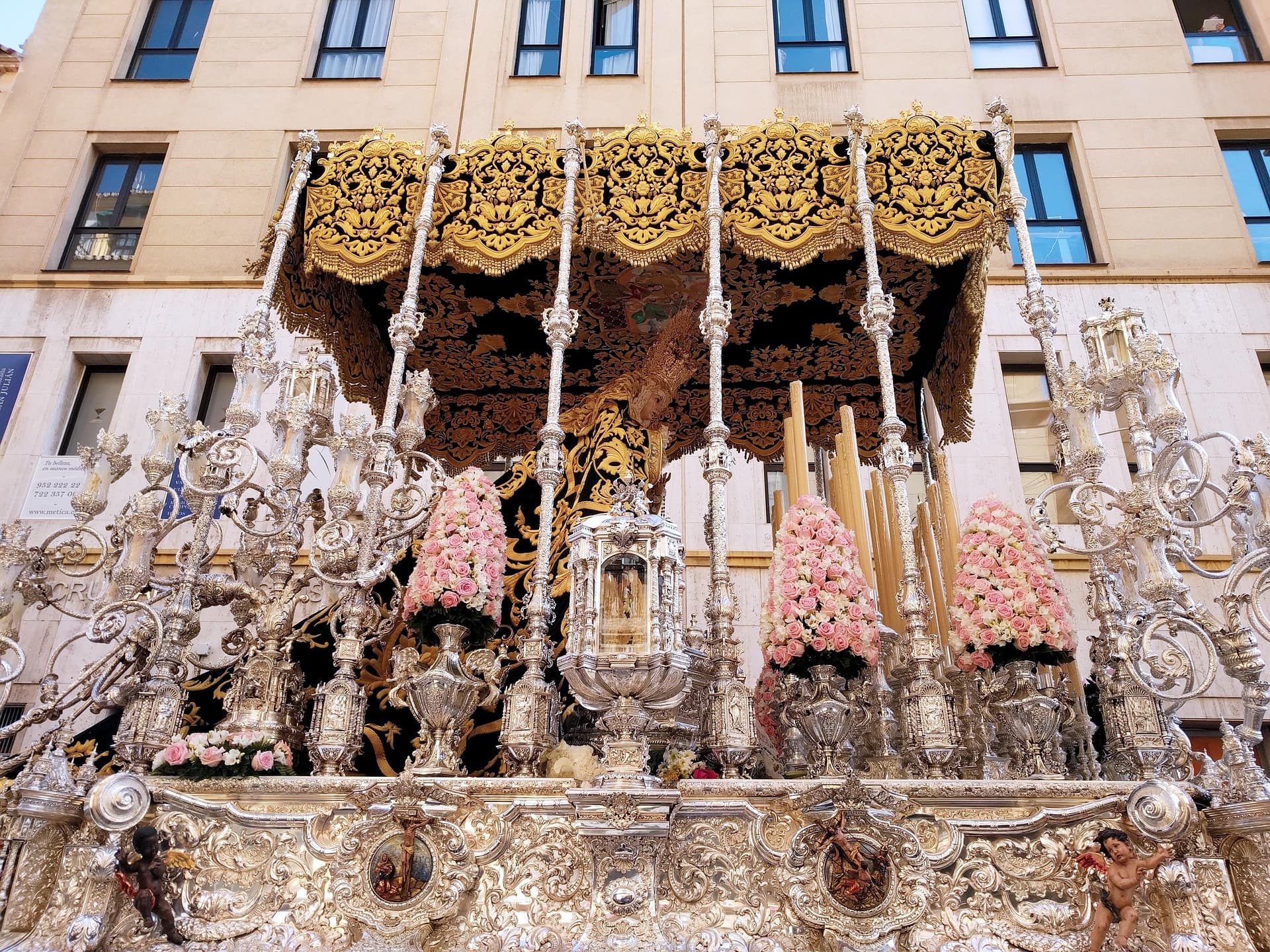 Paso de la Virgen en la Semana Santa de Málaga