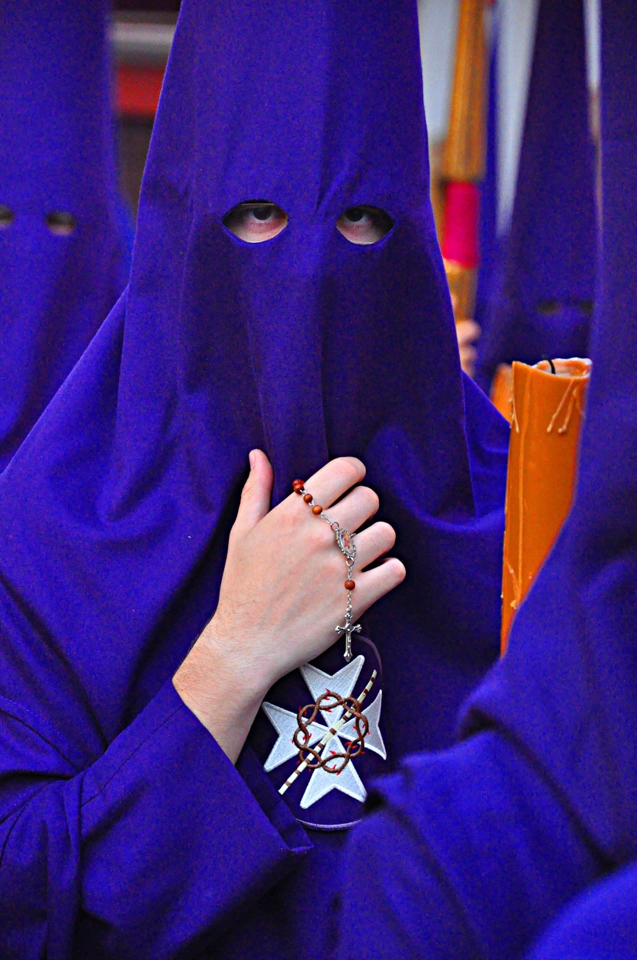 Vista de procesión en el centro histórico de Sevilla